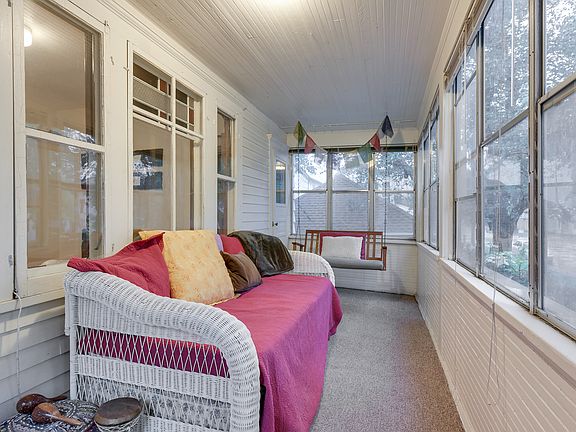 Perfect 3-season front porch