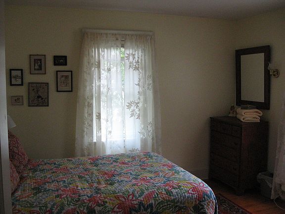 Guest bedroom