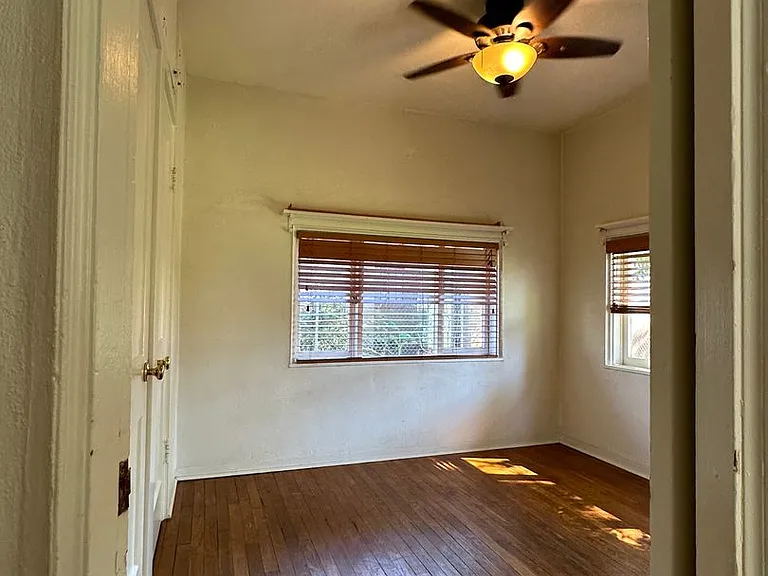 1115 S Maple Ave — Photo 24