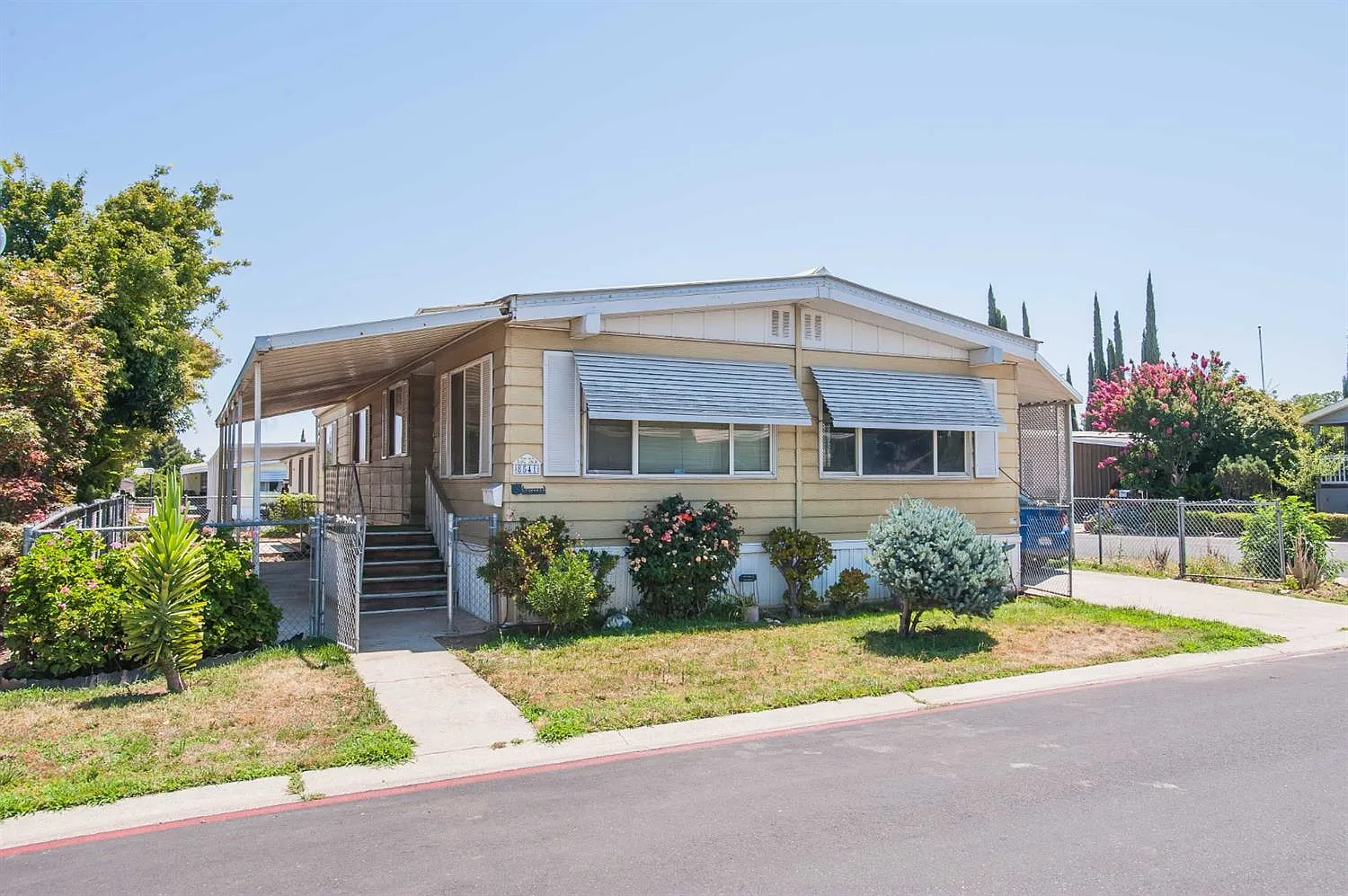 8541 Calais Cir photo 1