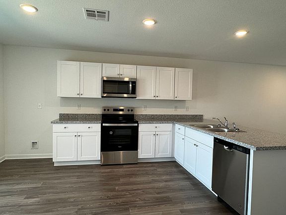 5th image of 2483 Tapatio Dr