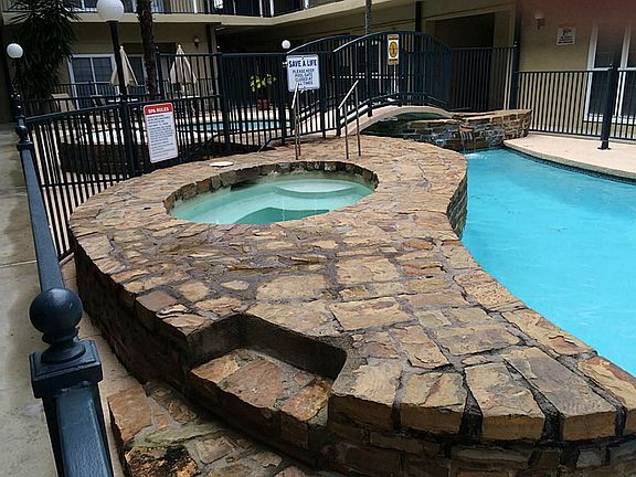 4th image of 921 Marine Dr APT 102A