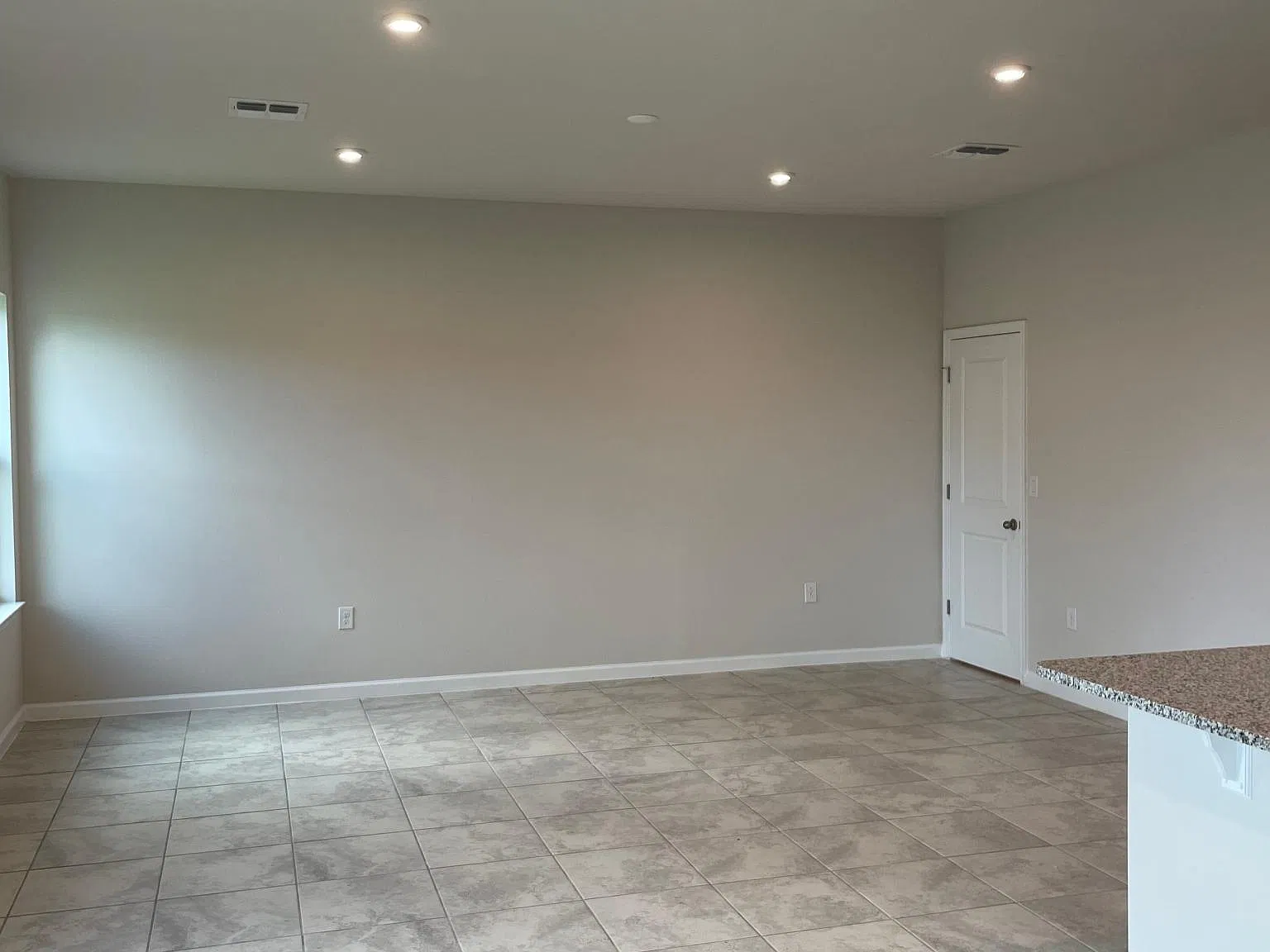 4 bed, 2.5 bath, 2370 sqft, $2,750 — Photo 4