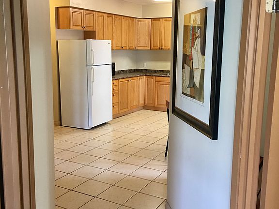 5th image of 253 Lester St Room 302-2