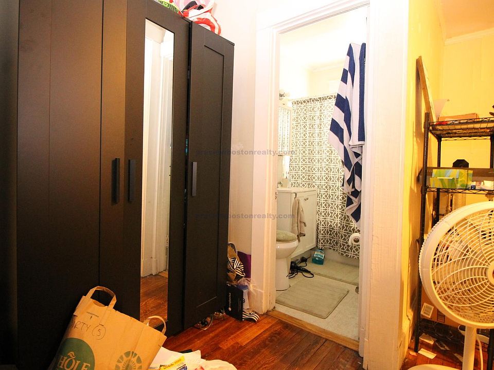 2nd image of 1615 Commonwealth Ave #L5