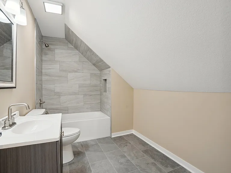 805 E 1st Ave — Photo 16