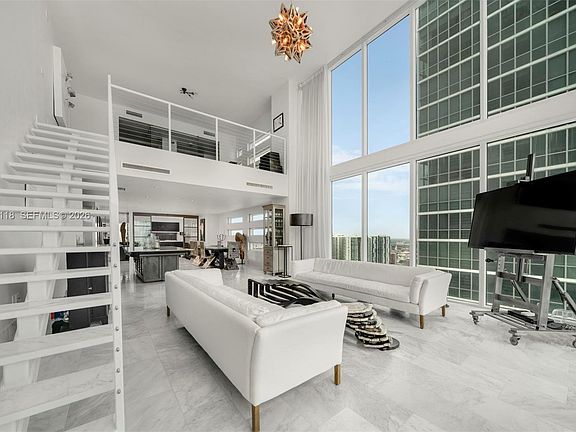 5th image of 1040 Biscayne Blvd APT 3304