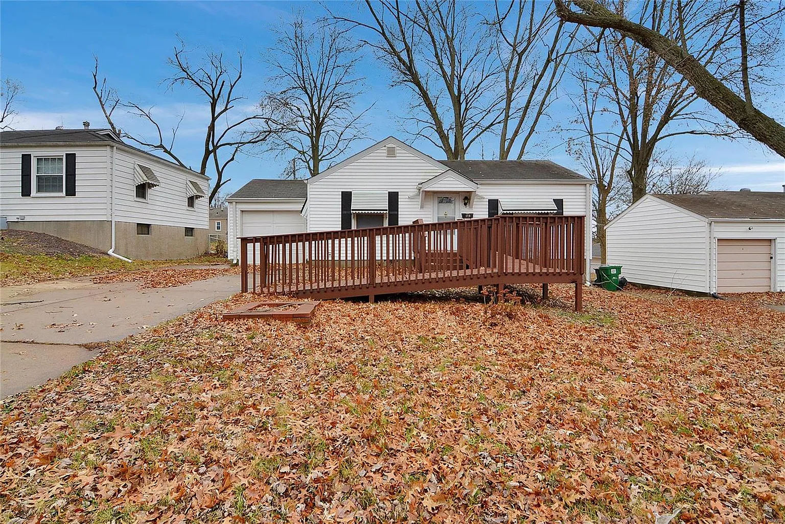 1220 Ashford Dr photo 1