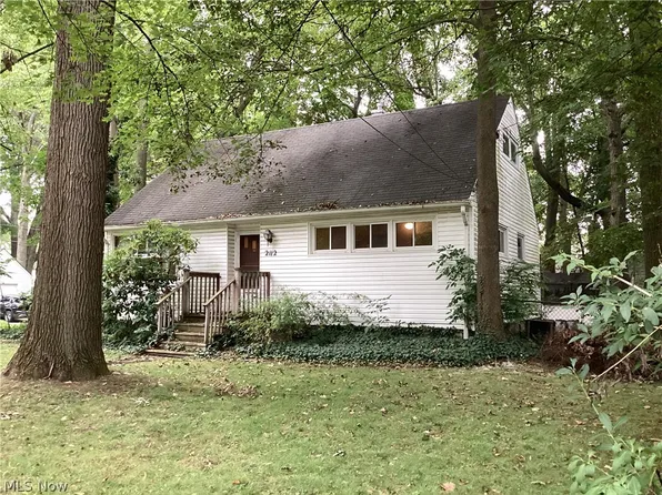 2112 Woodland St NE, Warren, OH 44483