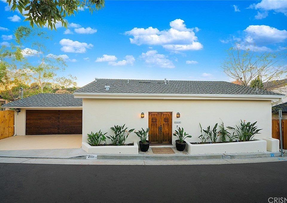 1st image of 2111 Kew Dr