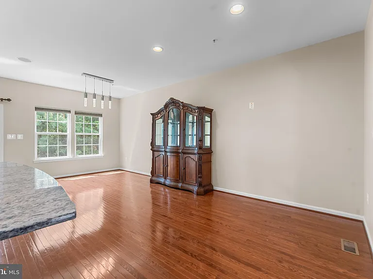 3218 Vogel Rd — Photo 10