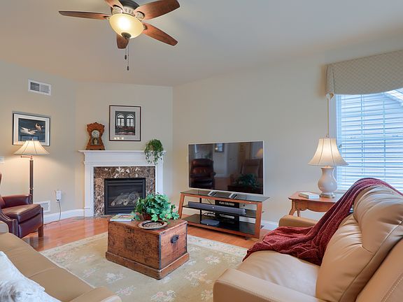 4th image of 533 Prince George Dr