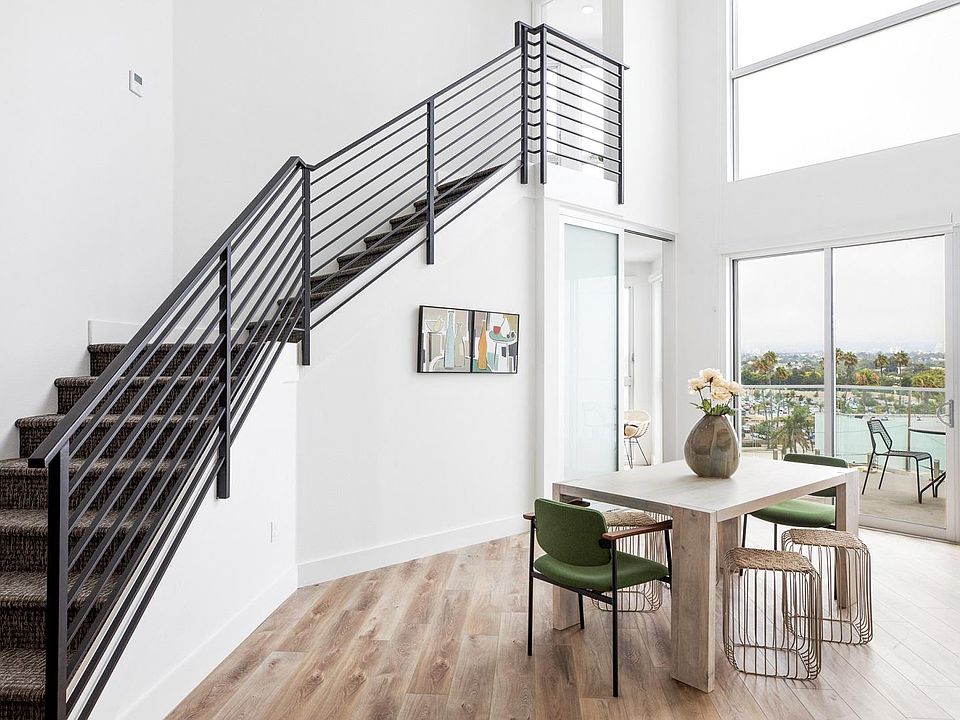 2BR 3Bath Penthouse Loft