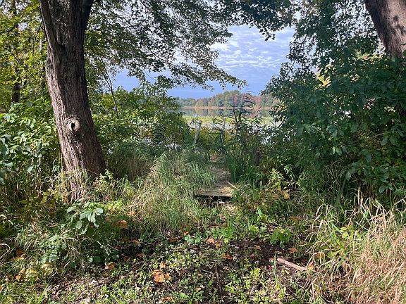 2nd image of 351 Minkler Lake Rd