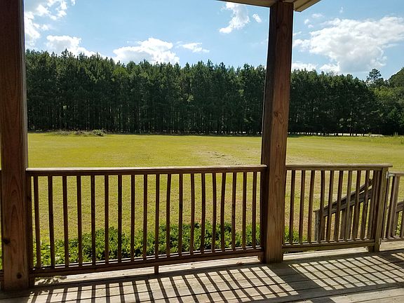 5th image of 79 Meadow Wood Dr