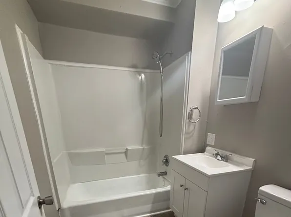 2419 W Jefferson St, Rockford, IL 61101