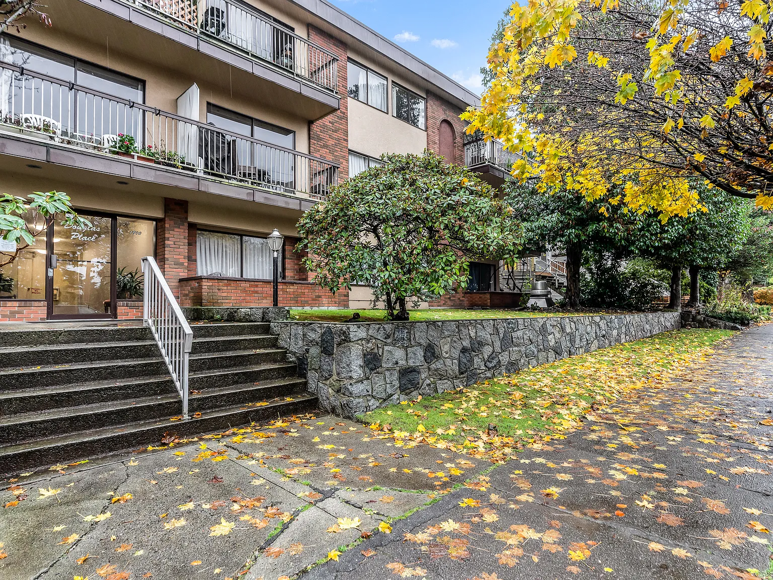 Douglas Place — Photo 3