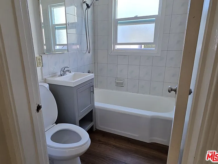 5444 Hermitage Ave — Photo 7