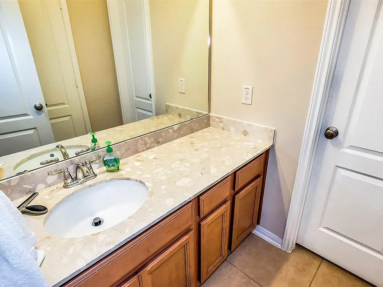 8807 Seguin Cove Ln — Photo 23