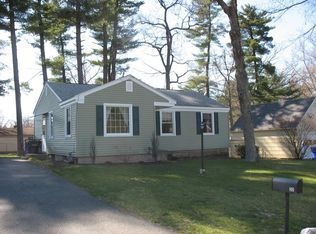 32 Swan Hill Dr, Springfield, MA 01129
