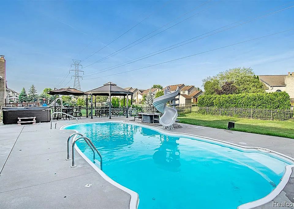 1st image of 43496 Hillsboro Dr