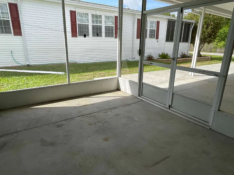 5453 Williamsburg Ln — Photo 5