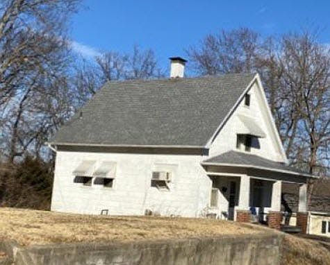 3rd image of 627 Independence Ave