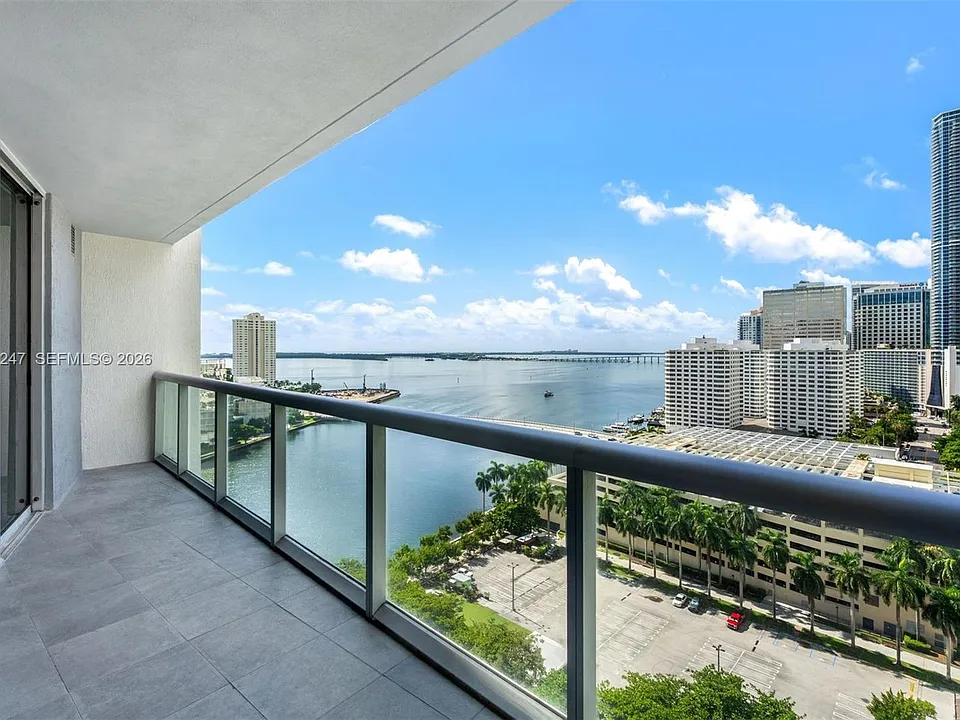 495 Brickell Ave #1811