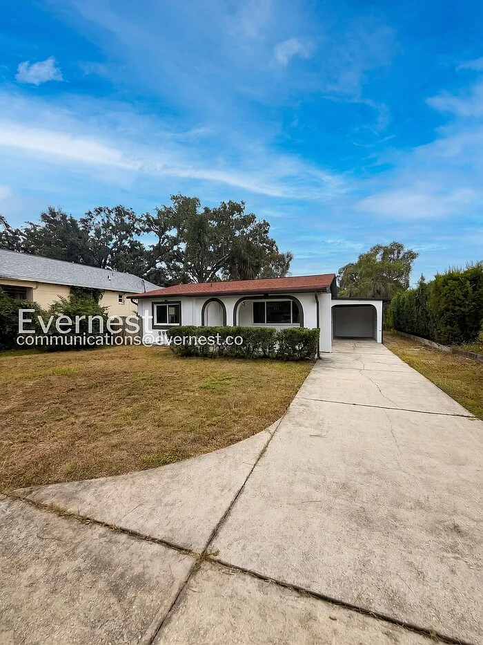3 bed, 2.0 bath, 1812 sqft, $3,000 — Photo 1