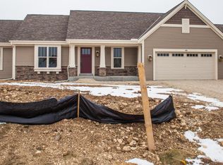 902 Newbury Dr, Eagle, WI 53119