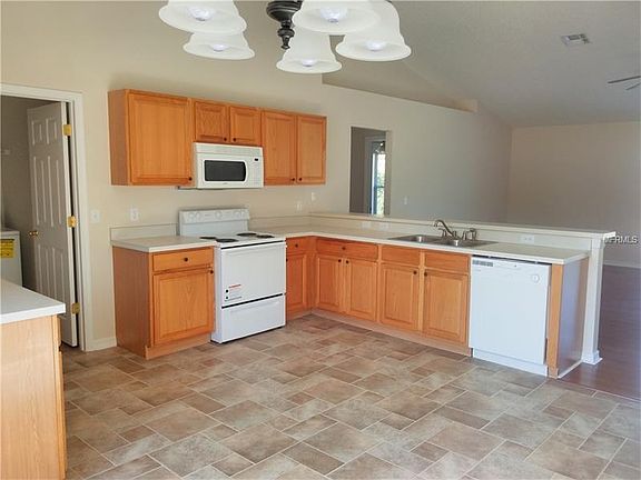 3rd image of 3332 Crimson Ln