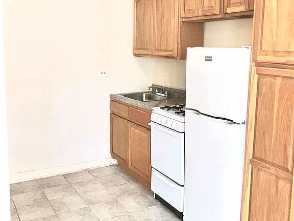 3rd image of 150 Hawthorne St APT 2A