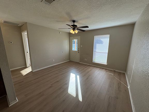 3rd image of 60 Fern Ct