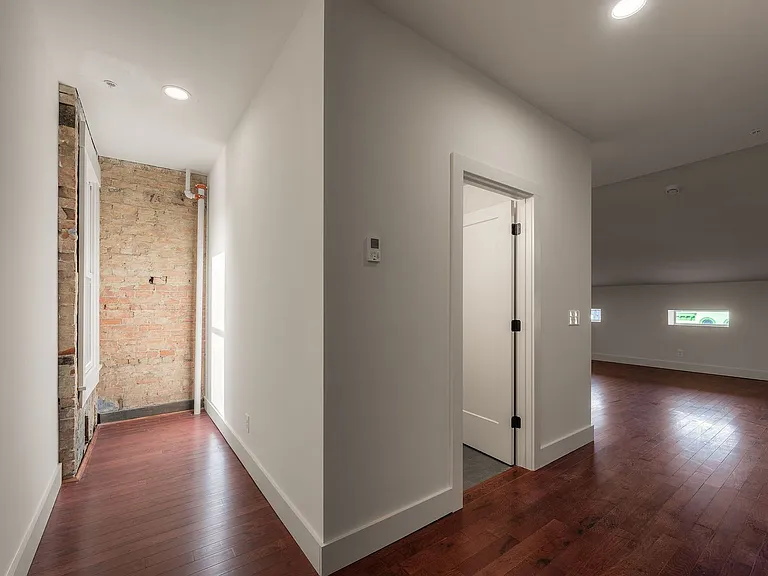 129-131 W Elder St — Photo 21