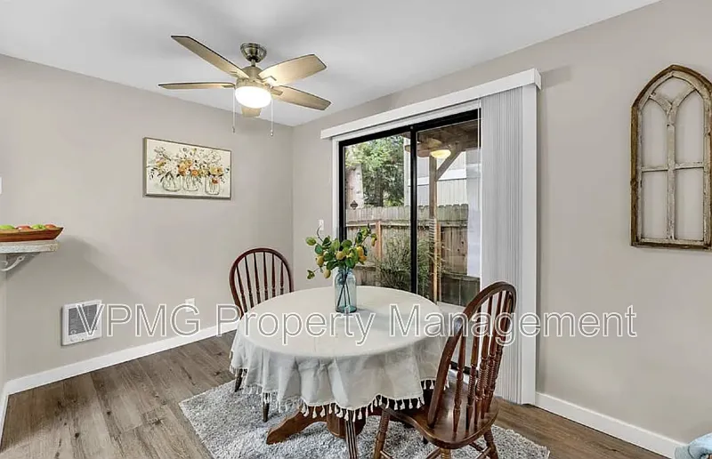 2 bed, 1.0 bath, 1000 sqft, $1,595 — Photo 2