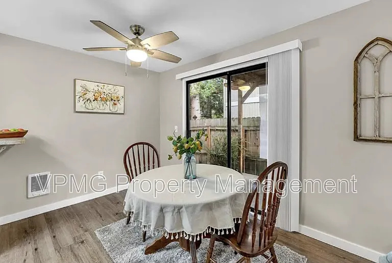 1504 NE 72nd St #4 — Photo 2