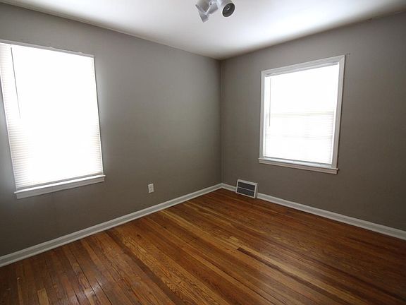 5th image of 14621 Paris St