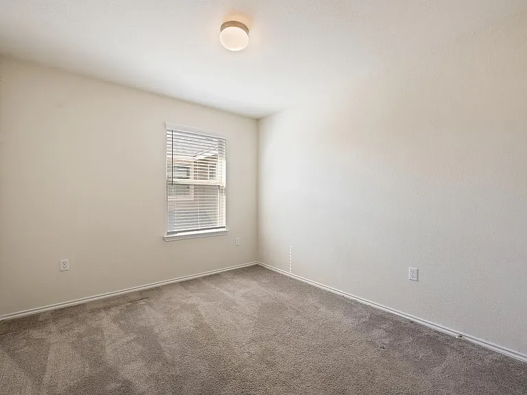 110 Russet Trl — Photo 17