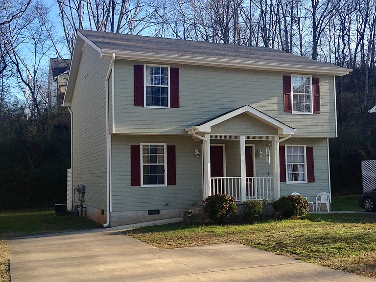 This townhome has a large, private side yard that is perfect for grilling out and placing lawn furniture.