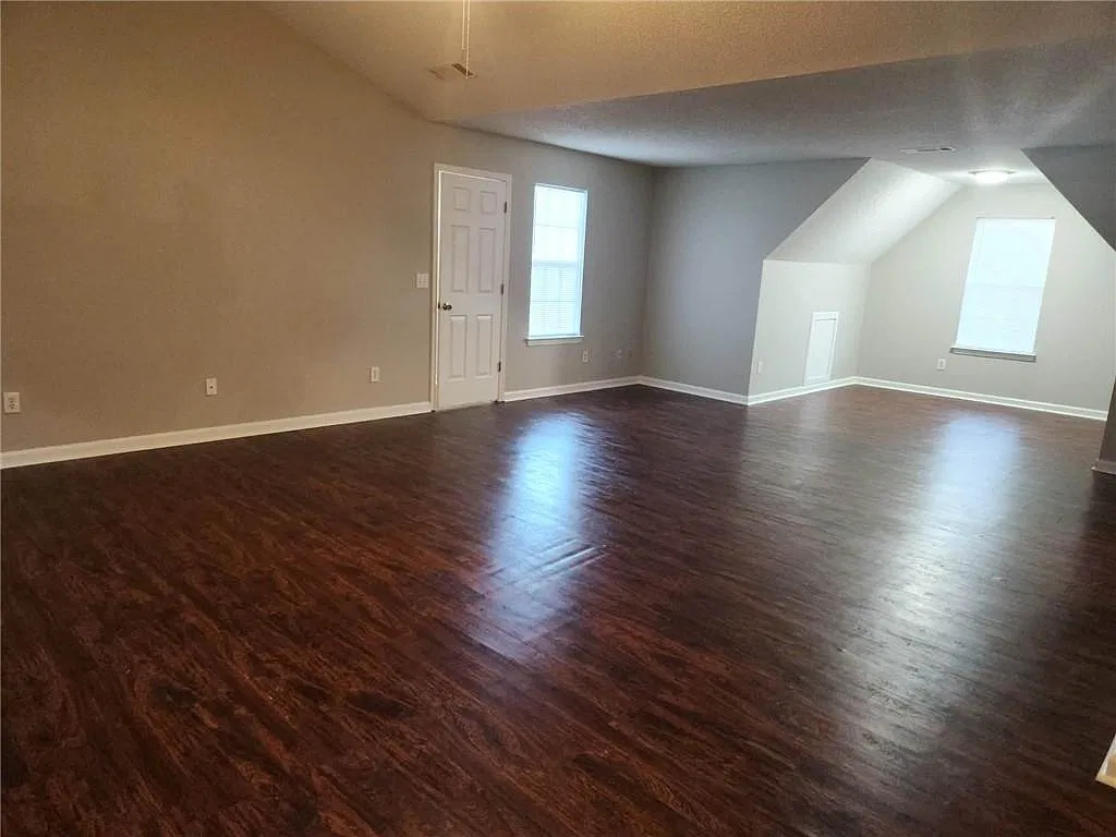 5 bed, 3.0 bath, 3048 sqft, $2,650 — Photo 4