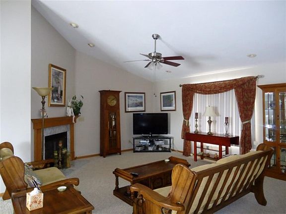 4th image of 3922 Windwood Dr