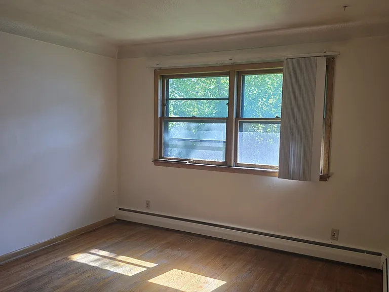 1707 Thomas Ave W #4 — Photo 6