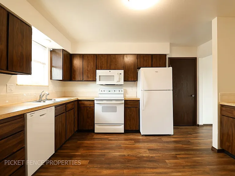 1846 E 16th Street — Photo 9