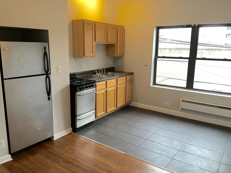 1st image of 4556 N Malden St #210