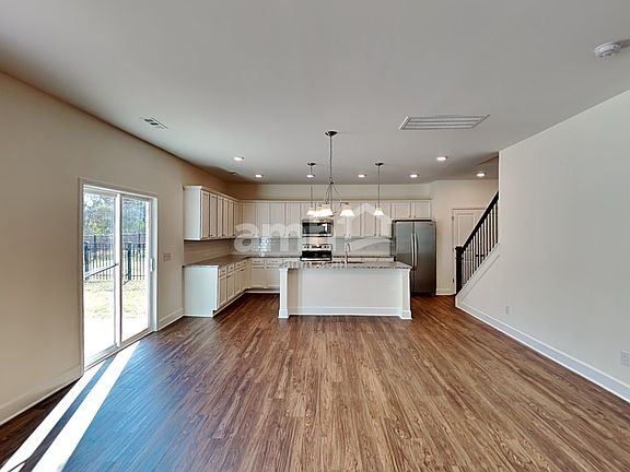 5th image of 815 Mary Beth Ct