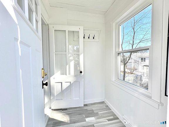 3rd image of 28 Wessels Pl #1