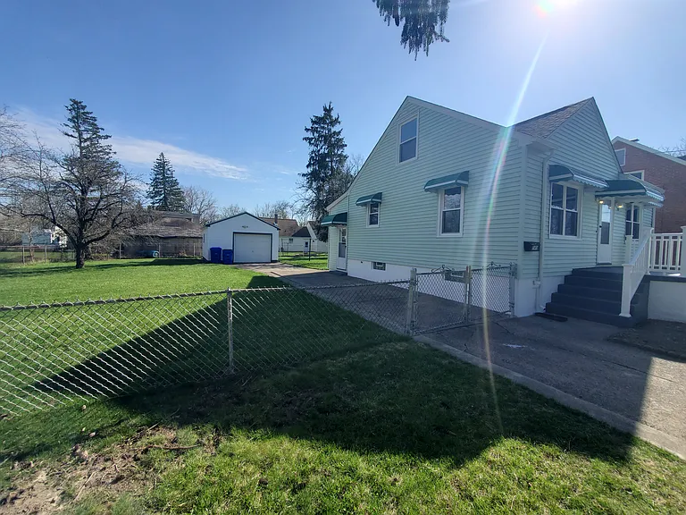149 Fernald Ave — Photo 4