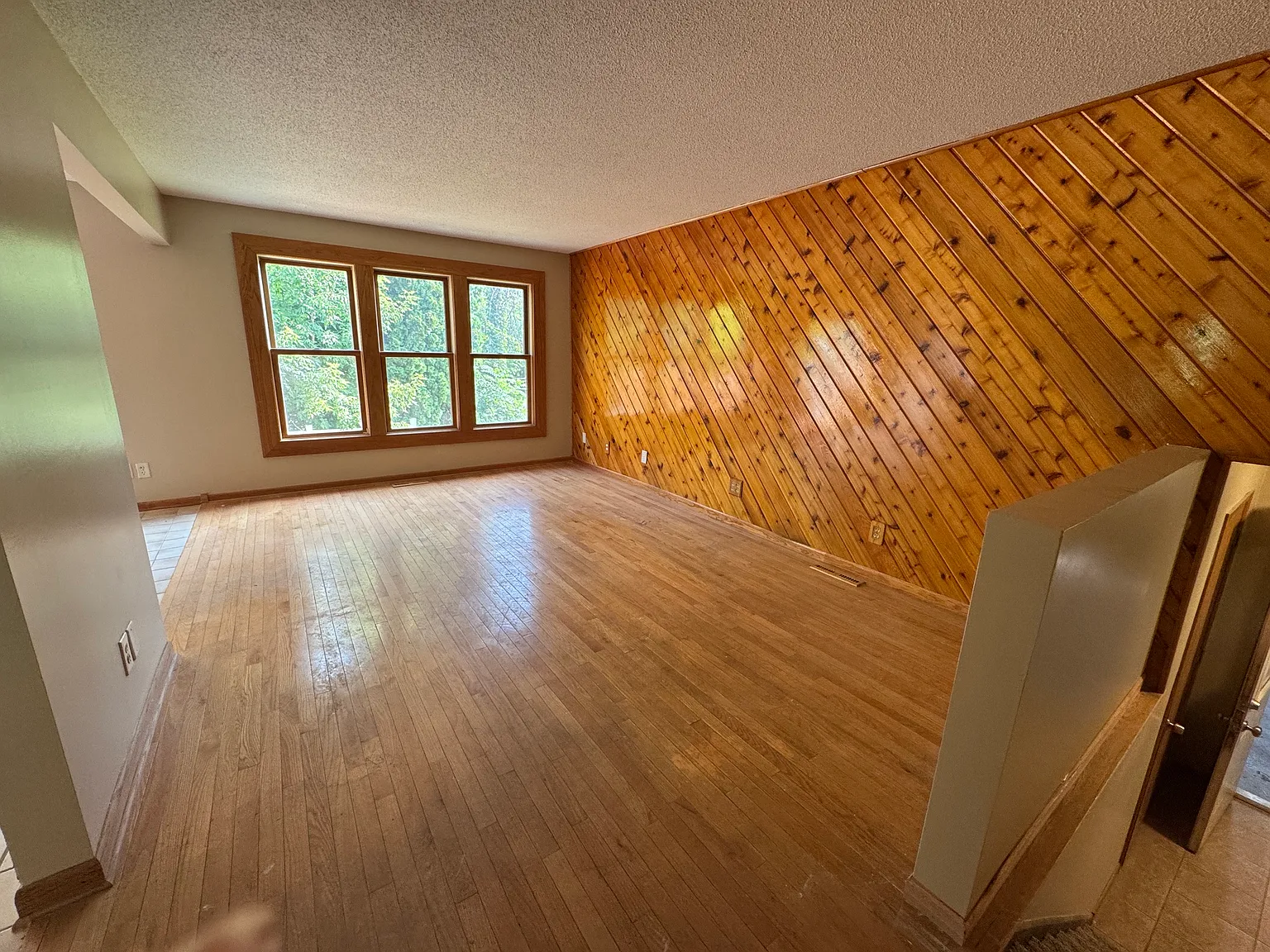8090 Urbandale Lane North, Maple Grove — Photo 3