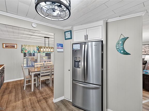 4th image of 860 Moonlight Dr