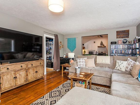 4th image of 216 Half Circle Ln